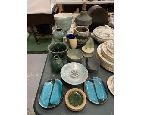 A LARGE QUANTITY OF STUDIO POTTERY ITEMS TO INCLUDE PLATES, BOWLS, VASES, A TABLE LAMP, ETC - SOME SIGNED TO THE BASE 