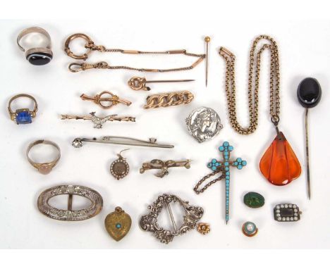 A mixed lot of jewellery: to include two god brooches, one stamped 375 and the other stamped 9ct, 2.9g, (a/f); an Art Nouveau