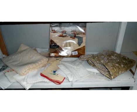 A quantity of vintage linen including tablecloths
