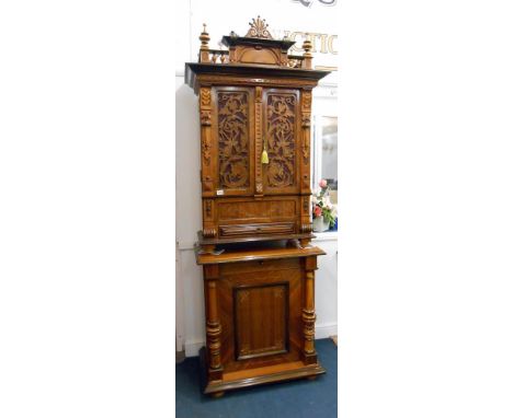 A Superb Victorian penny in slot polyphon with base and discs. ****Condition report**** 2 combs intact with no missing teeth,