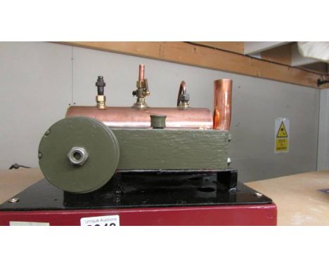 A large scale model stationary steam engine. Base 30cm x 25cm, Height 22.5cm