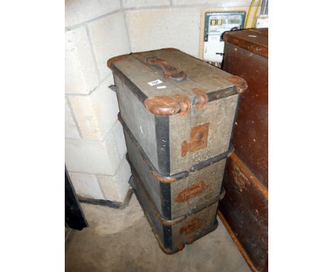 A vintage trunk 78cm x 48cm x 31cm