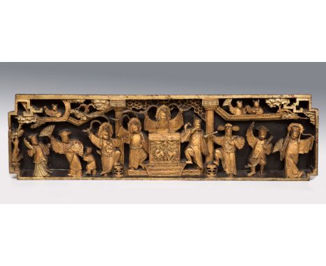 Relief; Japan; 18th century.Carved and gilded wood.Size: 29 x 102 x 5 cm.Relief made of carved and gilded wood, which present