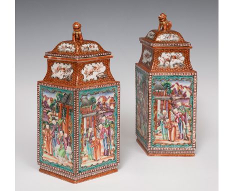 Pair of lidded rhomboid vases; China, Jiaping period (1796-1820).Porcelain, pink family.Measurements: 34 x 18 x 11 cm.Followi