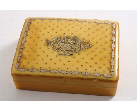 A 19TH CENTURY PALE YELLOW COLOURED HORN SNUFF BOX rectangular with an inlaid mixed metal vase of flowers and pellets on the 