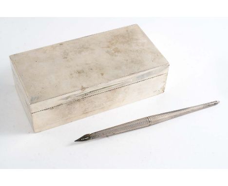 AN ART DECO PLAIN RECTANGULAR CIGARETTE BOX with a light-coloured wood liner & gilt interior to the cover, maker's mark "P&B 
