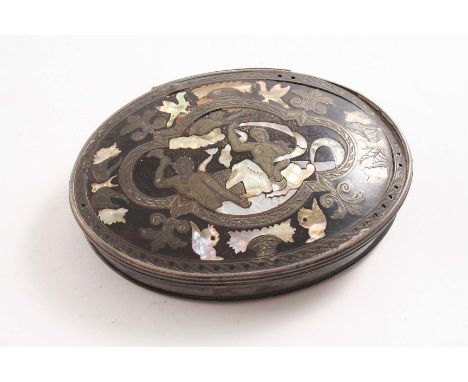 AN EARLY 18TH CENTURY OVAL, MOUNTED TORTOISESHELL SNUFF BOX with inlay and set mother of pearl birds, flowers & animals, with