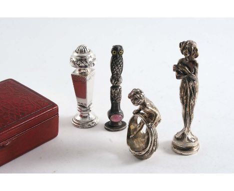 A LATE VICTORIAN SEAL with a knop finial, tapering square body and intaglio crest & motto, maker's mark unclear, London 1893 