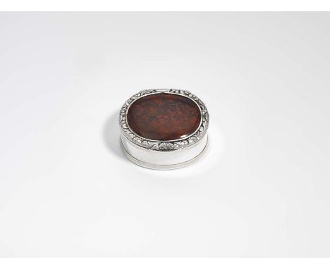 A GEORGE IV IRISH SILVER SNUFF BOX oval with reeded borders, the hinged cover inset, a slightly domed & polished panel of mot