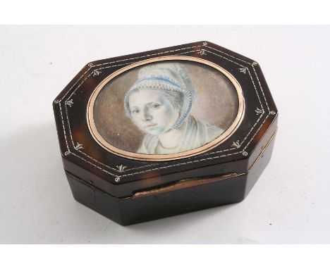 AN EARLY 19TH CENTURY GILT-METAL MOUNTED TORTOISESHELL SNUFF BOX, the cover inside with the portrait of a lady wearing a bonn