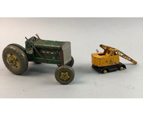GROUP OF VINTAGE MECCANO