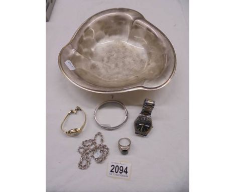 A silver ring, silver chain, silver bangle, gent's Seiko watch, ladies Seiko watch and a silver plate dish.