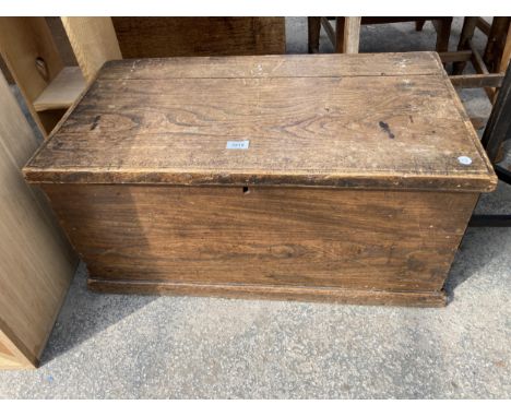 A VICTORIAN ELM BLANKET CHEST WITH METALWARE CARRYING HANDLES, 30" X 16.5"