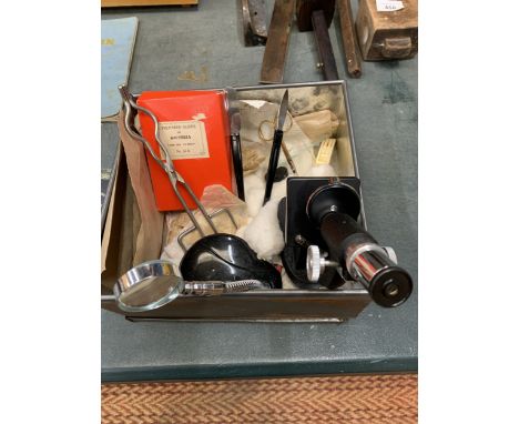 A COLLECTION OF VINTAGE SCIENTIFIC ITEMS TO INCLUDE MICROSCOPE, GLASS SLIDES, TABLE MAGNIFYING GLASSES ETC