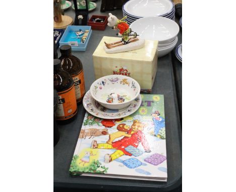 FIVE RUPERT THE BEAR ITEMS TO INCLUDE A BOXED ROYAL DOULTON 'RUPERT TAKES A SKIING LESSON', A WEDGWOOD PLATE AND BOWL, CHINA 