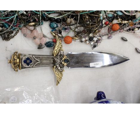 A FANTASY DAGGER WITH GARGOYLE DESIGN TO THE HANDLE