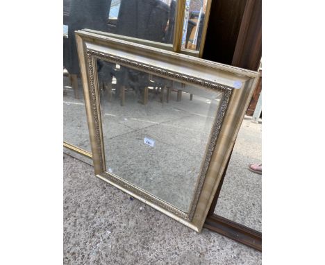 A GILT FRAMED BEVEL EDGE WALL MIRROR, 25" X 21"
