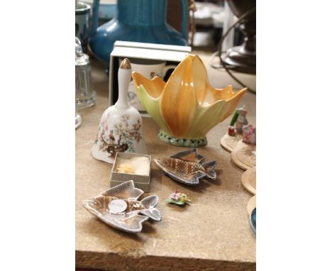 A COLLECTION OF VARIOUS CERAMICS, TO INCLUDE WADE FISH PIN DISHES, VASE, BELL ETC