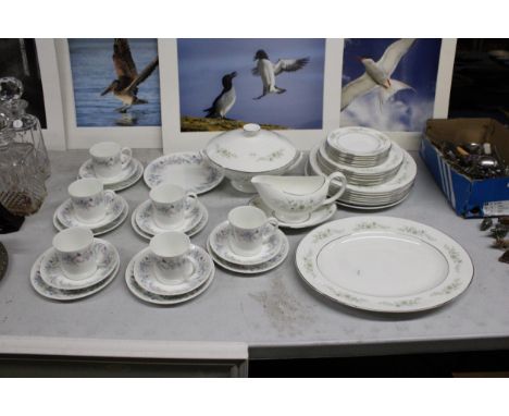 A QUANTITY OF WEDGWOOD DINNERWARE TO INCLUDE 'ANGELA' AND 'WESTBURY' PATTERN PLATES, SERVING TUREEN, SAUCE BOAT, CUPS, SAUCER