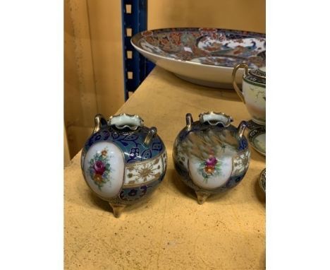 A PAIR OF NORITAKE JAPANESE HAND PAINTED FLORAL DESIGN CAULDRON TRIPOD VASES WITH GOLD MORIAGE