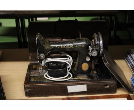 A VINTAGE SINGER SEWING MACHINE WITH WOODEN CASE REG. NO. EA583829