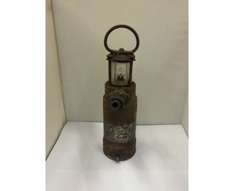 A VINTAGE ADMIRALITY (MARINE) SAFETY LANTERN, HEIGHT 33CM