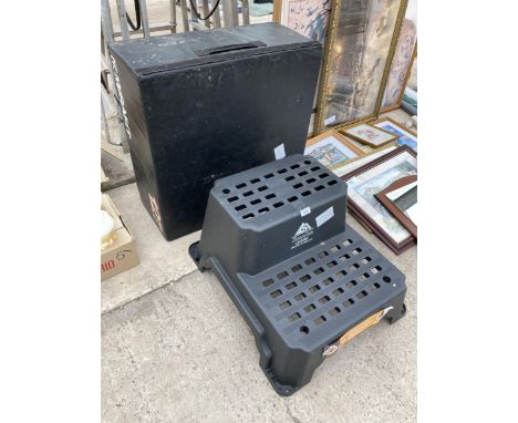 A PLASTIC CARAVAN STEP AND A 12" GYM BOX