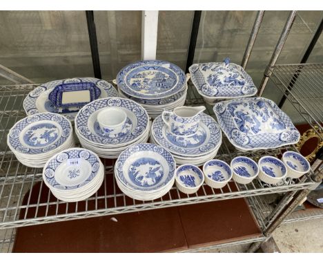 A LARGE QUANTITY OF BLUE AND WHITE MAINLY MASONS OLD CHELSEA CERAMICS TO INCLUDE TUREENS, PLATESAND BOWLS ETC