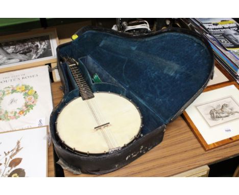 A VINTAGE DULCETTA, LONDON BANJO - CASED
