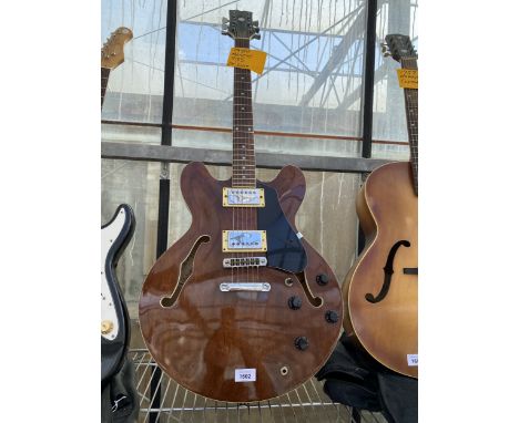 A 1980 HONDO 935 DELEXE ELECTRIC GUITAR