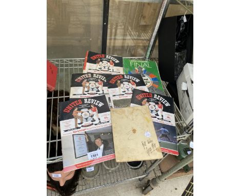 AN ASSORTMENT OF 70'S AND 80'S MANCHESTER UNITED PROGRAMMES ALONG WITH A PHOTGRAPHY OF GEORGE BEST WITH COVER BEARING HIS SIG