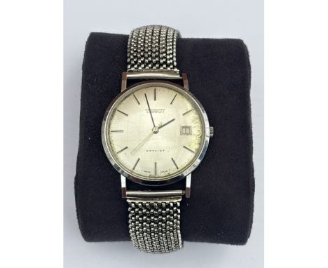 A GENTS MID CENTURY TISSOT STYLIST MANUAL WIND WATCH ON A SILVER TONE EXPANDABLE BRACELET, WITH SWISS MOVEMENT, SERIAL NUMBER