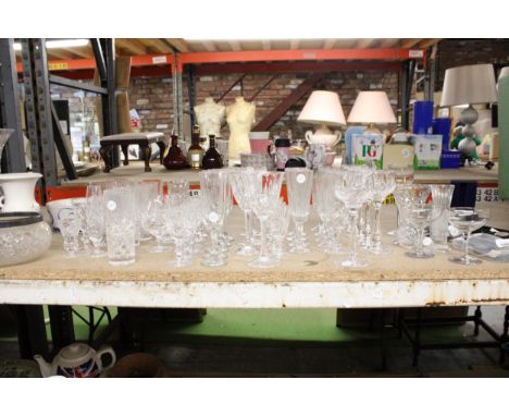 A COLLECTION OF QUALITTY CUT GLASS GLASSES TO INCLUDE CHAMPAGNE FLUTES, WINE GLASSES, SHERRY, BRANDY, TUMBLERS, ETC