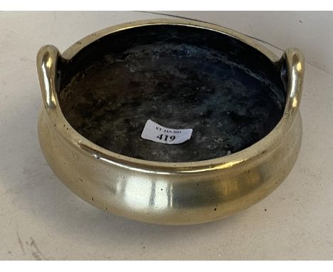 Chinese heavy bronze tripod censer, sixteen character marks to basemeasure: 17cm diameter (handle to handle);  9.5 cm high to