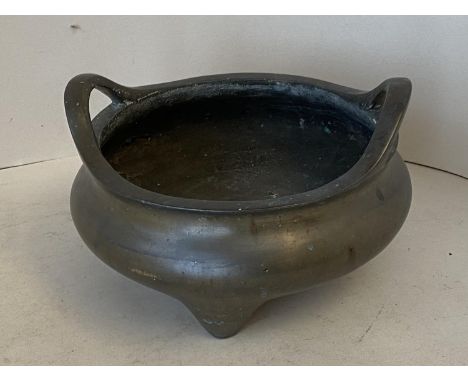 Chinese bronze tripod censer, six character mark20cm diameter including handles,12.3 cm high including handles2350 grams