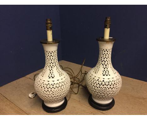 Pair of white ceramic  onion shaped table lamps, on wooden stands 