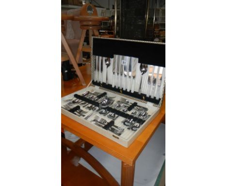 A vintage cased canteen of cutlery