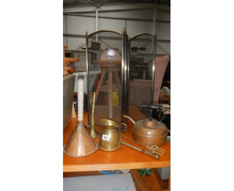 A quantity of brass & copper including hunting horn & firescreen etc.