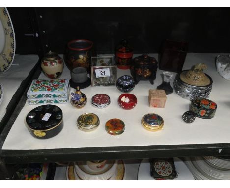 A mixed lot of trinket pots & pill boxes etc.