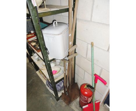 A quantity of garden tools