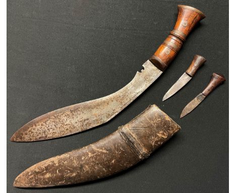 WW2 British Kukri Knife with single edged 300mm long blade. No makers marks. Wooden grip with brass fittings and pommel cap. 