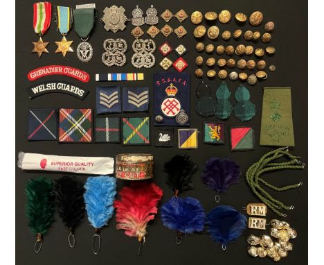 A collection of mixed militaria to include: WW2 British Italy Star with ribbon: Replica Air Crew Europe Star: Replica VR Terr