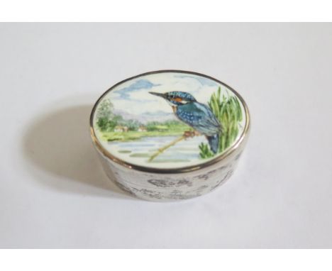An Elizabeth II Silver and Enamel Oval Pill Pot decorated with a kingfisher and river scene, 35mm long, Birmingham 1979, Cliv