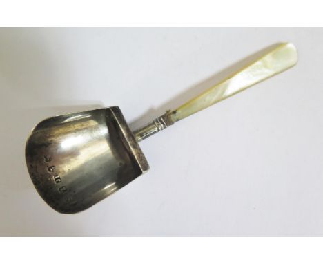 A George III Silver and Mother of Pearl Handled Tea Caddy Spoon, Birmingham 1816, John Lawrence &amp; Co., 8.8g 