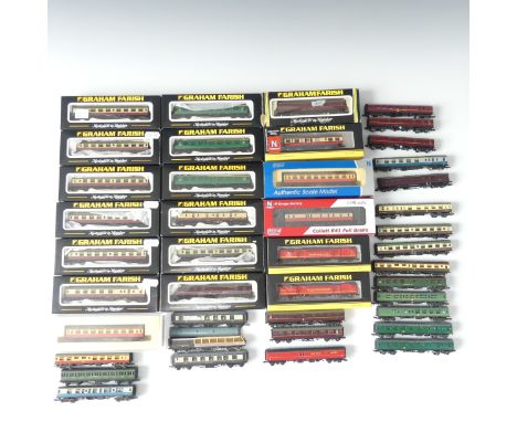 Graham Farish by Bachmann: a collection of sixteen boxed N gauge model railway coaches, including Mk.1 coaches, crimson/cream