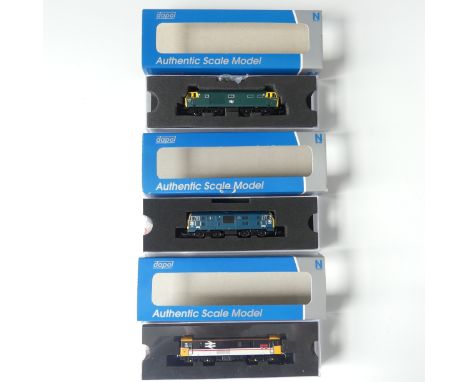 A Dapol N gauge 2D-012-000 Class 22 Diesel locomotive 6326, BR blue with yellow warning panel, and 2D-018-001 Hymek D7061, BR