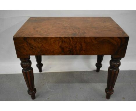 19th century figured walnut commode, with removable cover, raised on knopped fluted legs, 54cm wide 