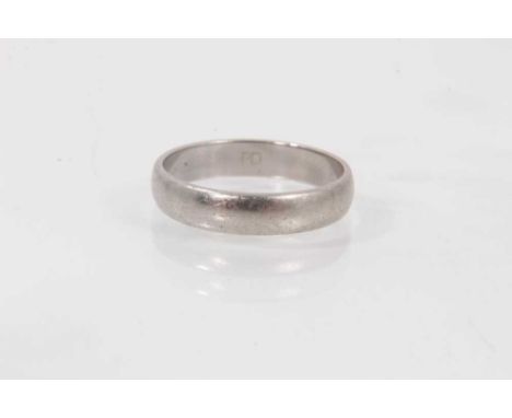 White metal wedding ring, size L½Ring is not hallmarked. Inside shank stamped with makers mark 'PD'. Overall light surface sc