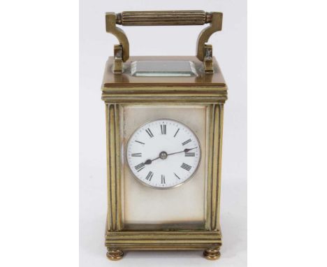 Edwardian brass carriage clock with circular enamel dial, 15.5 cm high, with key