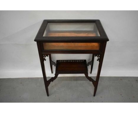 Early 20th century Chippendale revival mahogany bijouterie table, hinged glazed top with blind fret edge on square tapered le